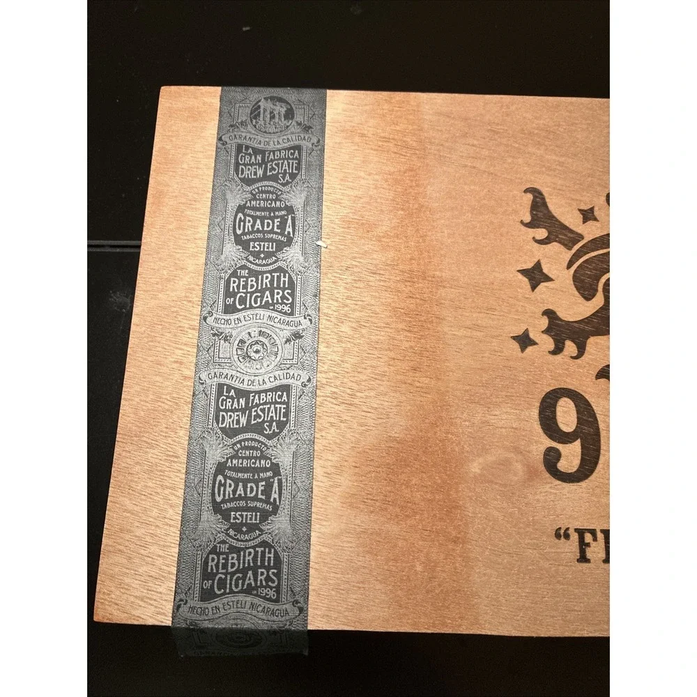 LIGA PRIVADA NO. 9 FLYING PIG DREW ESTATE Wood EMP Cigar Box  1